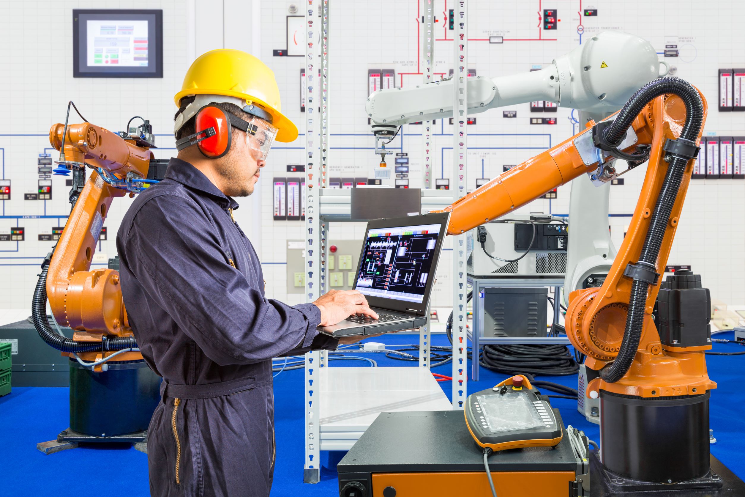 MANUFACTURING - Reduce costs and open bottlenecks with robust technology solutions